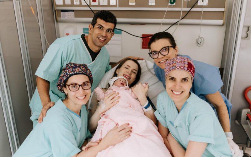 Como a comunicação entre a gestante e a equipe médica transforma a experiência do parto